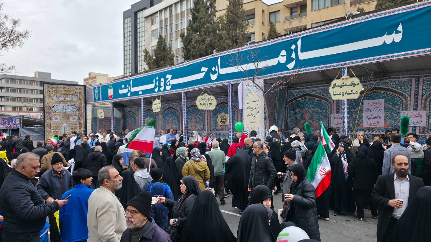 استقبال گسترده از غرفه‌های خدمات‌رسان «حج و زیارت»در راهپیمایی ۲۲ بهمن