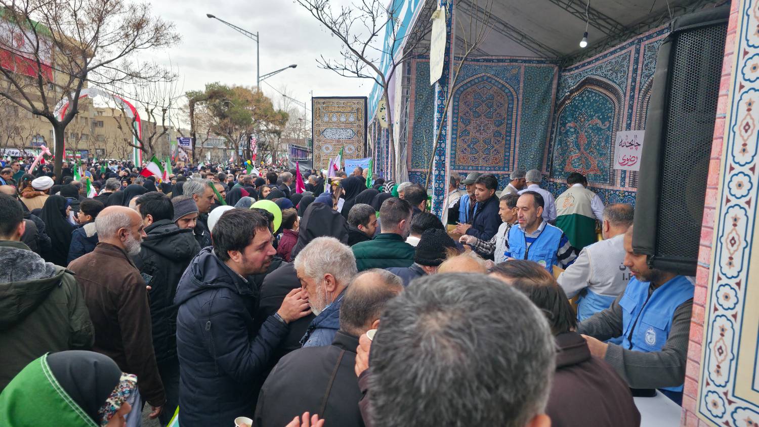 حضور گسترده مردم در راهپیمایی ۲۲ بهمن/ تجدید میثاق ملت با آرمان‌های انقلاب