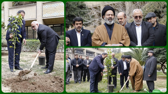 کاشت دو اصله نهال توسط نماینده ولی فقیه در امور حج وزیارت و رئیس سازمان حج وزیارت/اهدای 1000نهال به کارکنان حج و زیارت برای گسترش فرهنگ درختکاری